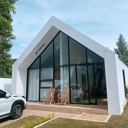 Casa De Gaudi Lembang 빌라 외부 사진