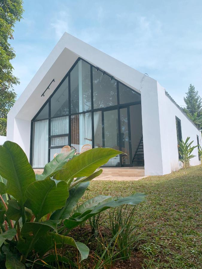 Casa De Gaudi Lembang 빌라 외부 사진