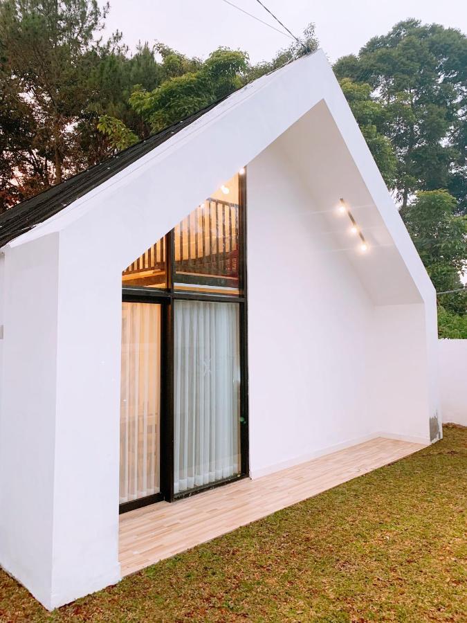 Casa De Gaudi Lembang 빌라 외부 사진
